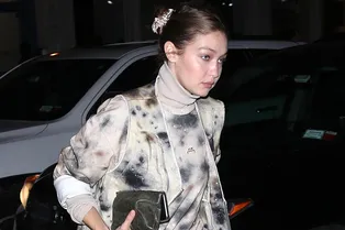 Джиджи Хадид показывает, как можно и нужно носить водолазку