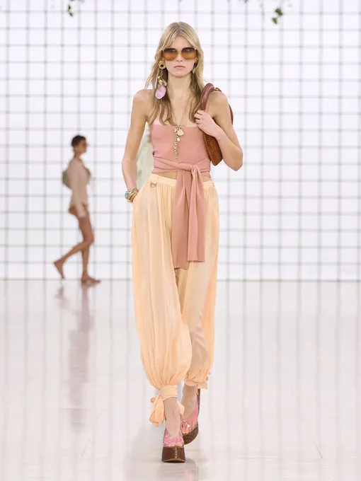 Chloé весна-лето 2025 Chloé весна-лето 2025
