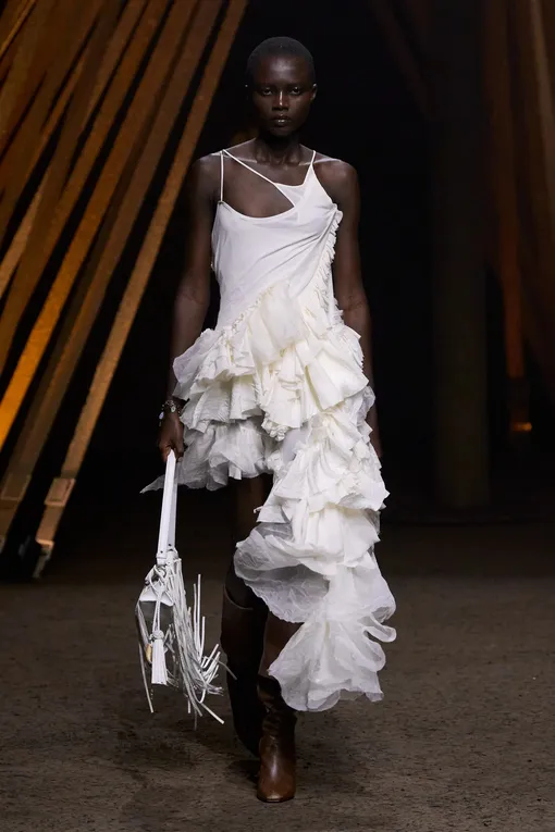 McQueen весна-лето 2026 McQueen весна-лето 2026