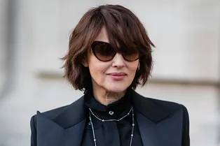 Черный тотал-лук и правильные аксессуары: Моника Беллуччи на шоу Alexandre Vauthier