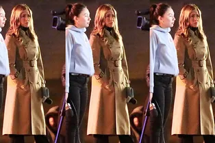 Стиль вне времени: Дженнифер Энистон выгуливает идеальный тренч на весну