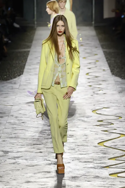 Versace весна-лето 2025 Versace весна-лето 2025