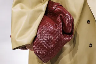 Новый черный. В 2026 году вам нужна сумка в этом цвете