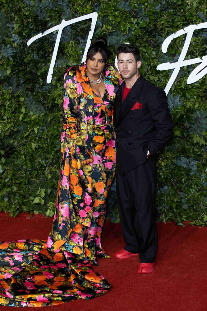Приянка Чопра и Ник Джонас на церемонии Fashion Awards, 2021