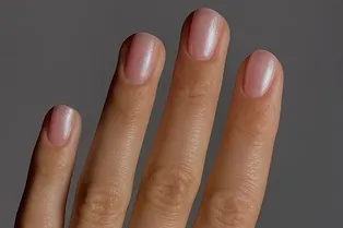 Модный маникюр на Новый год 2026: главные тренды Модный маникюр на Новый год 2026: главные тренды