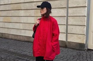 Что накинуть летом в дождь: 30 стильных вариантов Что накинуть летом в дождь: 30 стильных вариантов
