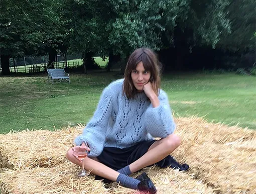 Алекса Чанг (@alexachung) Алекса Чанг (@alexachung)