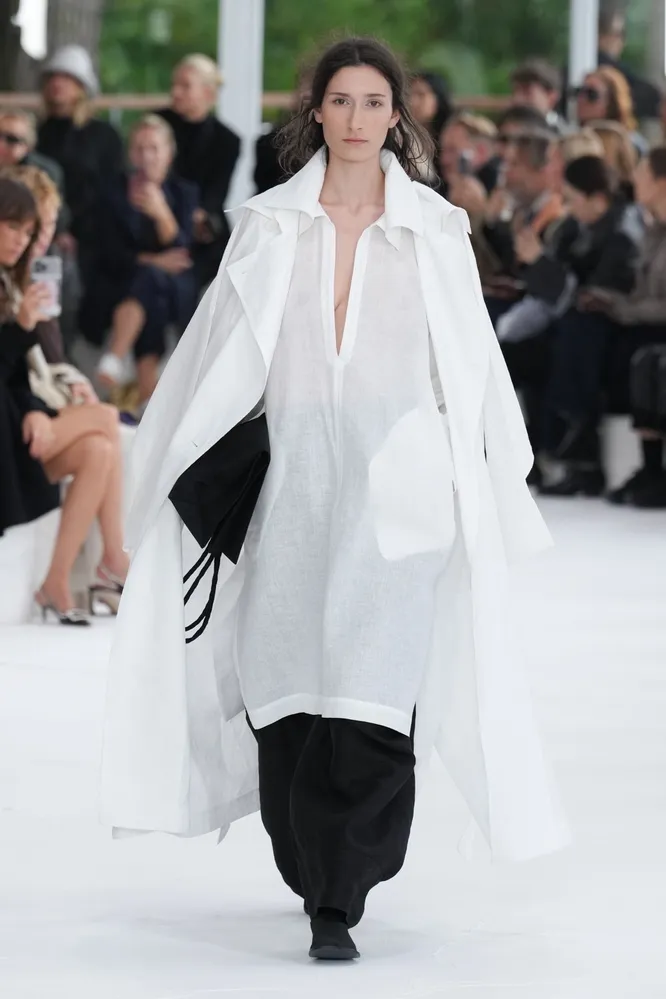 Issey Miyake весна-лето 2025 Issey Miyake весна-лето 2025