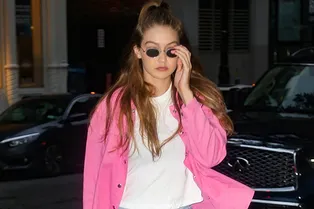 Как старшая сестра: Джиджи Хадид с мамой Иоландой в Нью-Йорке