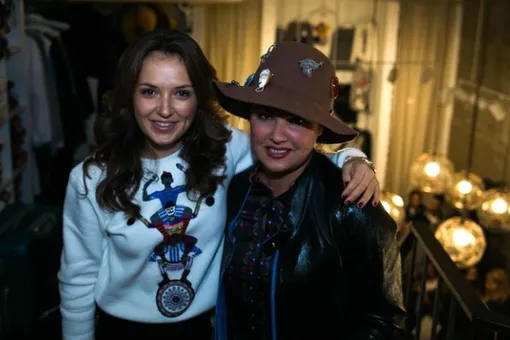 Анна Нетребко, Виктория Крутая и Марат Сафин на открытии бутика Kаtя Dobrяkova в Нью-Йорке Анна Нетребко, Виктория Крутая и Марат Сафин на открытии бутика Kаtя Dobrяkova в Нью-Йорке