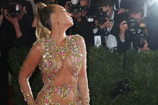 И не стыдно: 13 самых громких выходов звезд в свет без нижнего белья