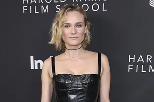 Диана Крюгер в новой версии классики new look из черной кожи: леди Dior или Женщина-кошка?