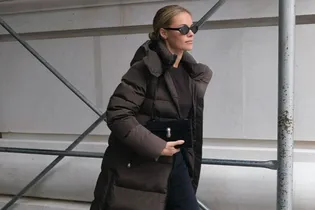 С чем носить длинный пуховик, чтобы выглядеть стильно
