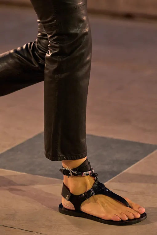 Isabel Marant весна-лето 2025 Isabel Marant весна-лето 2025