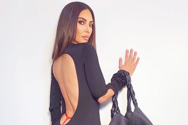 Платье с голой спиной и стринги наружу: Ким Кардашьян произвела фурор в Instagram*