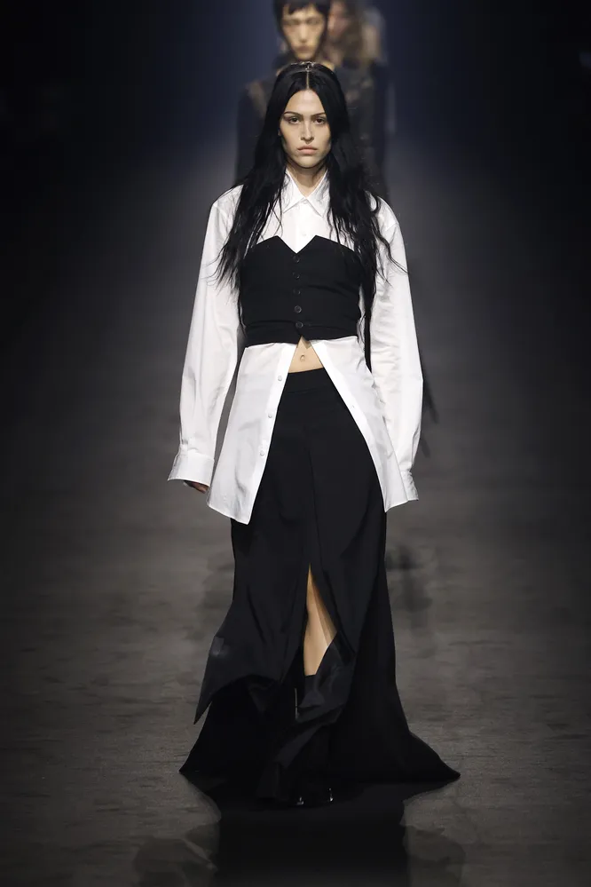 Ann Demeulemeester весна-лето 2024 Ann Demeulemeester весна-лето 2024