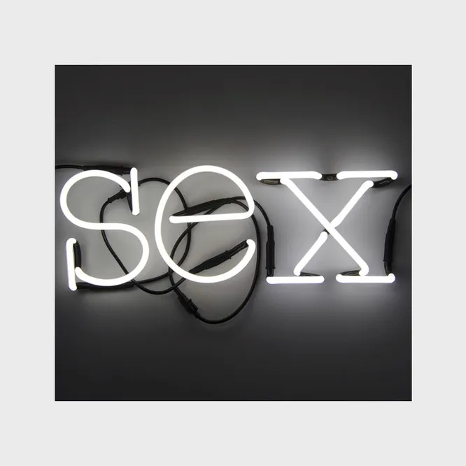 Настенная лампа 'Sex' из серии Alphafont, Seletti (18 500 руб), YOOX