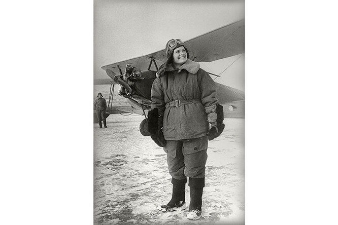 «Летчица Катя Краснокутская из 46-го женского авиационного полка Таманской дивизии», 1943 1944. Фото: Евгений Халдей