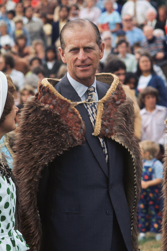 Герцог Эдинбургский в меховой накидке по случаю торжества, 1985 год