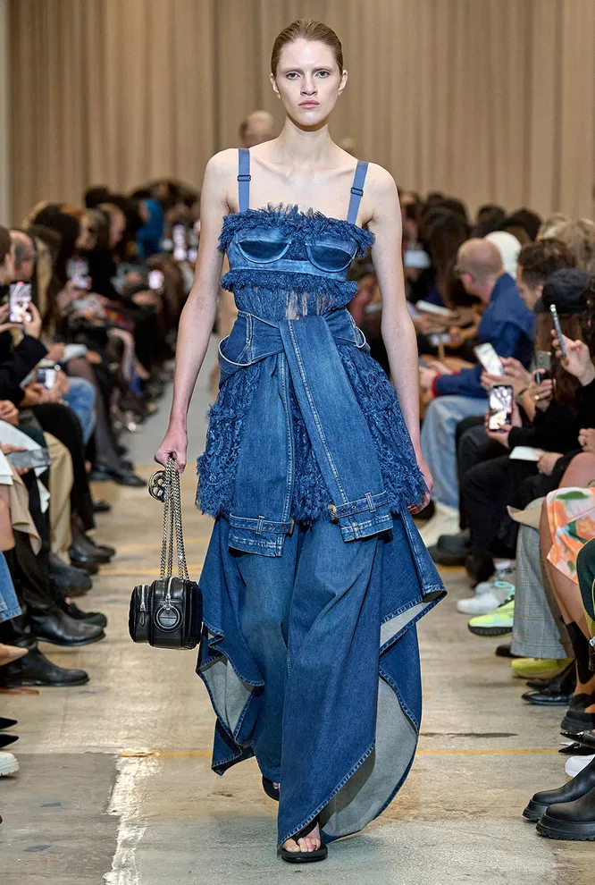 BURBERRY весна-лето 2023 BURBERRY весна-лето 2023