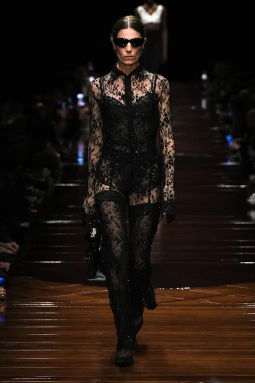Balenciaga весна-лето 2025