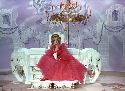 Кадр из фильма «Старая, старая сказка» (1968)