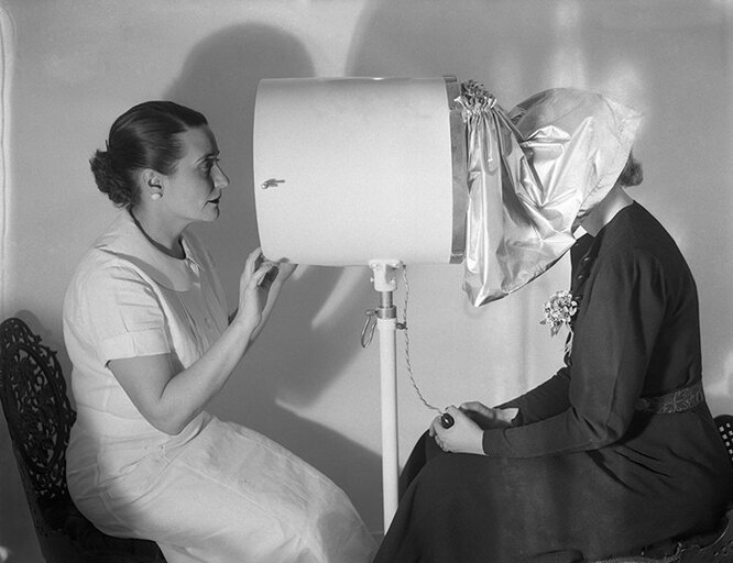 Диагностика кожи в салоне Helen Rubinstein, 1937