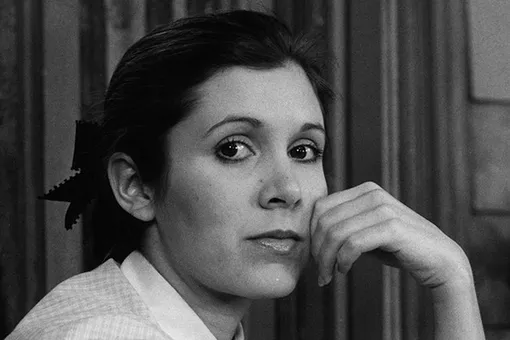 Как одеться в стиле актрисы и большой модницы Кэрри Фишер