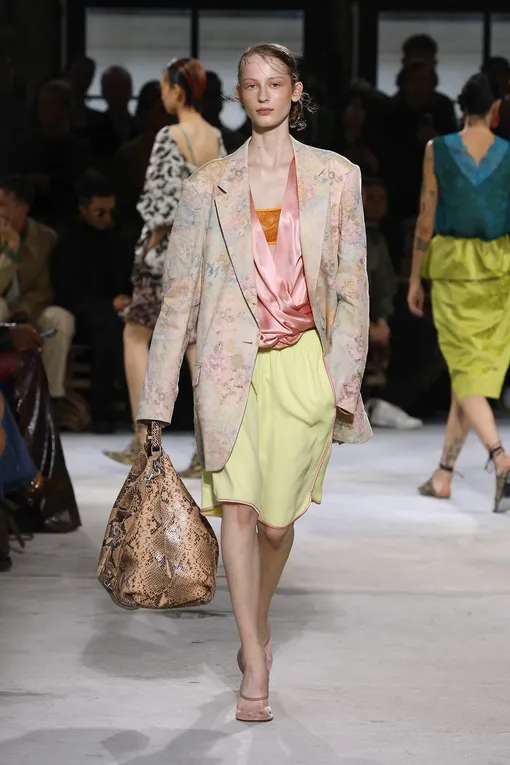 Dries Van Noten весна-лето 2025 Dries Van Noten весна-лето 2025