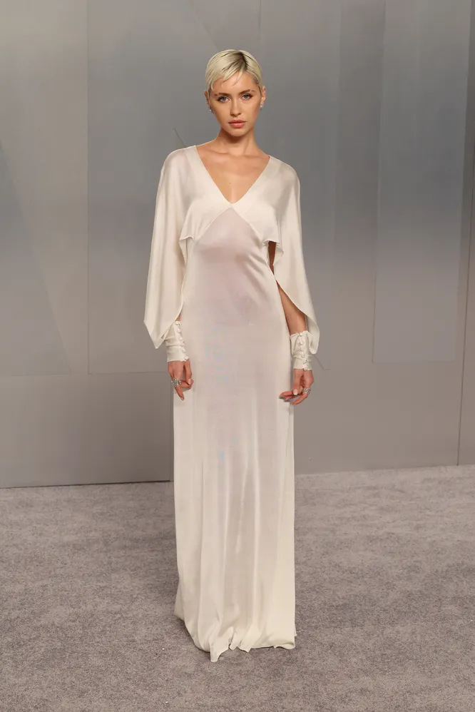 Айрис Лоу Айрис Лоу