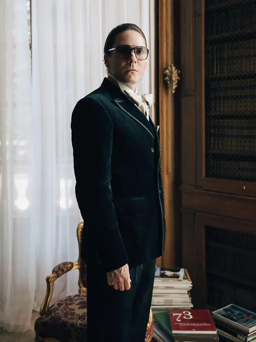 Даниэль Брюль в роли модельера Карла Лагерфельда в сериале «Becoming Karl Lagerfeld» (2024) Даниэль Брюль в роли модельера Карла Лагерфельда в сериале «Becoming Karl Lagerfeld» (2024)