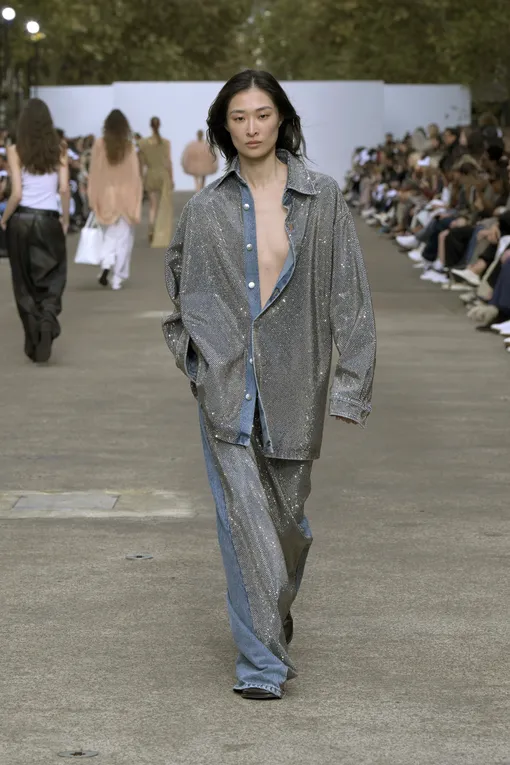 Stella Mccartney весна-лето 2025 Stella Mccartney весна-лето 2025