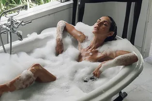 Как ванны с солью Эпсома влияют на внешний вид и самочувствие