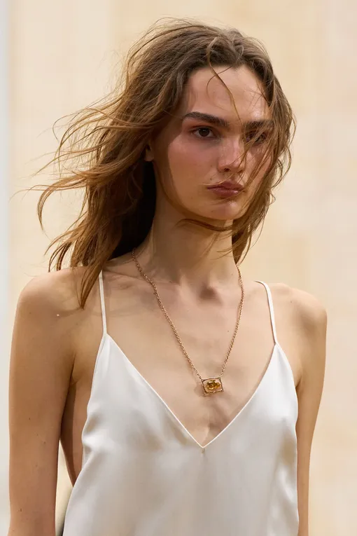 Gabriela Hearst весна-лето 2025