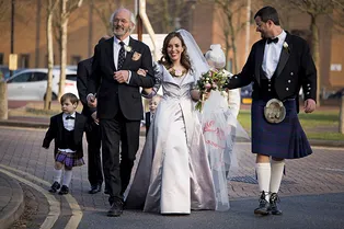 Джулиан Ассанж женился в лондонской тюрьме. Его невеста была в Vivienne Westwood