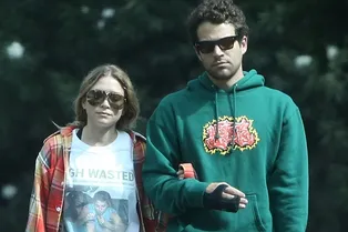 Эшли Олсен гуляет в «мужской» одежде в Лос-Анджелесе