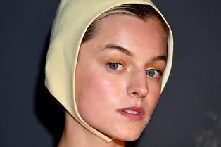 Как выглядит самый модный головной убор сезона