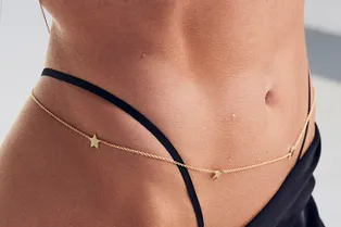 Портупеи из жемчуга и секс-игрушки на бусах из шпинели — в новой коллекции Pêche Péché