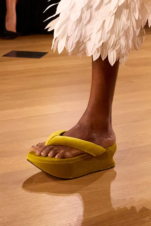 Balenciaga весна-лето 2025