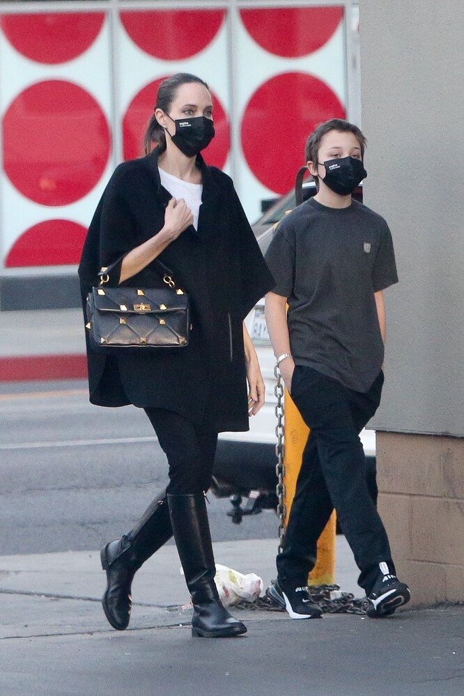 Valentino представляет новую коллекцию сумок