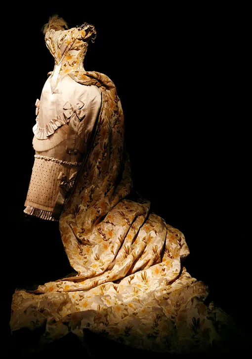 Платье со шлейфом Чарльза Фредерика Уорта (Charles Frederick Worth), 1888