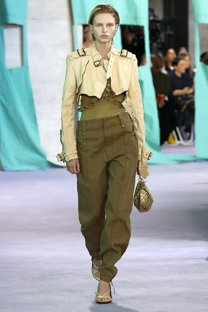 Burberry весна-лето 2025