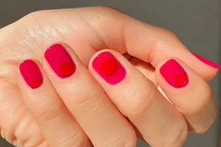 Как выглядит самый модный оттенок маникюра весны 2022