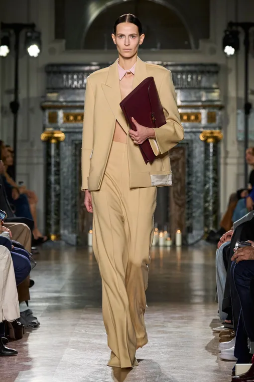 Victoria Beckham осень-зима 2024/25 Victoria Beckham осень-зима 2024/25