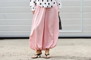 Какие брюки купить на лето-2026: 35+ выгодных предложений на любой бюджет и вкус