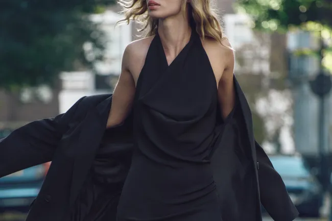 10 черных платьев на корпоратив, которые выглядят дорого