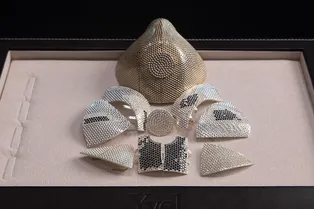 Ювелир из Израиля создал самую дорогую защитную маску — ее цена составила $1.5M