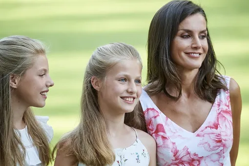 Королева Летиция с дочерьми Королева Летиция с дочерьми