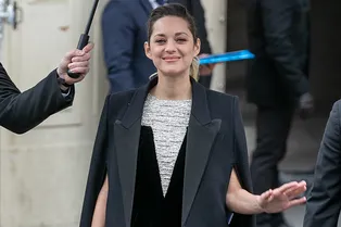 Французский шик: 8 лучших весенних образов Марион Котийяр