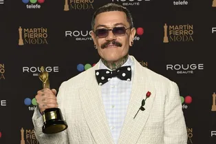 Адриан Аппиолаза покидает пост креативного директора Moschino Адриан Аппиолаза покидает пост креативного директора Moschino